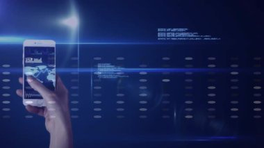 Küresel finansal verileri ve dünya haritasını gösteren akıllı bir telefon. Finans, teknoloji, mobil, yatırım, ağ, bağlantı