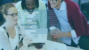 Proje, çeşitli meslektaşların modern ofis ortamında animasyon kullanması. İşbirliği, takım çalışması, yaratıcılık, beyin fırtınası, çeşitlilik, işyeri