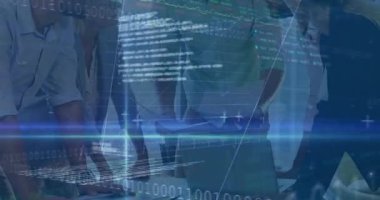 Ofis toplantısında dijital mali grafikleri olan iş adamları. finans, analitik, şirket, takım çalışması, strateji, yenilik