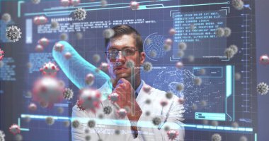 Covid-19 hücreleriyle dijital arayüz ve düşünceli beyaz erkek doktora karşı veri işleme. covid-19 tıbbi araştırma ve teknoloji konsepti