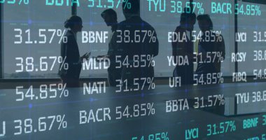 İş adamları üzerinden finansal veri işleme görüntüsü. küresel iş, finans ve veri işleme kavramı dijital olarak oluşturulmuş görüntü.