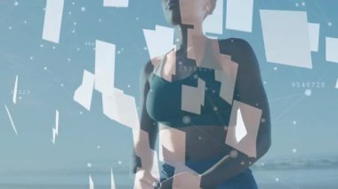 Kadın dışarıda dijital bulut ve veri animasyonlarıyla meditasyon yapıyor. Meditasyon, farkındalık, teknoloji, fütürist, sükunet, görselleştirme