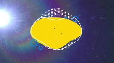 Yıldızlı arka plan üzerinde mavi daireler olan sarı soyut şekilli animasyon. Desen, geometrik, evren, canlı, dijital, yaratıcı