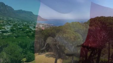 Güney Afrika bayrak animasyonu dağlarla ve okyanuslarla kaplı manzaralı kıyı manzarası üzerinde. Doğa, seyahat, turizm, kıyı şeridi, manzara, açık hava