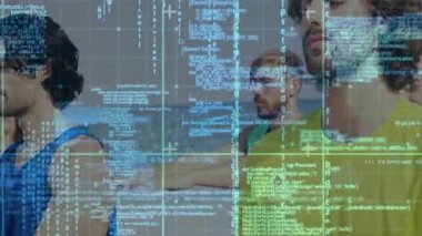 Yarışa hazırlanan sporcular, stadyumda dijital veri eşleştirmesi yapıyorlar. Atletizm, rekabet, teknoloji, spor, pist, performans