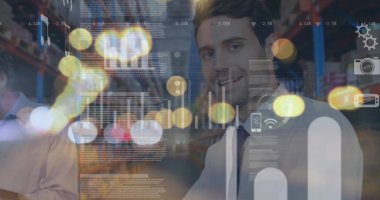 Depo nakliye merkezinde tablet kullanan işadamının veri işleme görüntüsü. küresel sevkiyat, dağıtım ve çevrimiçi alışveriş konsepti dijital olarak oluşturuldu.