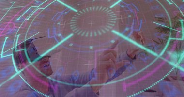 VR kulaklık takarken beyaz adamın el kol hareketlerini taramak ve taramak. bilgisayar arayüzü ve teknoloji kavramı