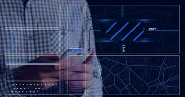 Dijital haritayla etkileşim, veri arayüzü ve animasyon elementlerini keşfeden eller. Teknoloji, yenilik, keşif, navigasyon, etkileşim, geleceksel