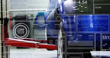 Dijital veri ve grafikler, endüstriyel ortamdaki makineler üzerine animasyon. Otomasyon, teknoloji, analiz, yenilik, endüstri, mühendislik