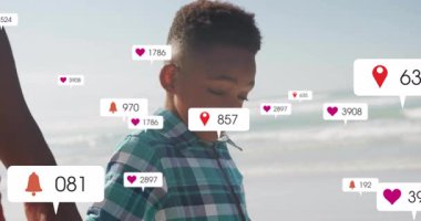 Sahilde, çocuk bilgilendirme animasyonlarıyla el ele tutuşuyor ve örtüşmeyi seviyor. Çocukluk, dijital, sosyal medya, katılım, teknoloji, etkileşim