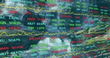 Hisse senedi verilerinin animasyonunda şirket kalp sembolleriyle dalgalanan grafikler. Hisse senetleri, ticaret, yatırım, finans, dalgalanma, analitik