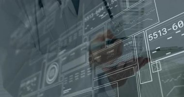 Şeffaf ekrandaki veriler analiz ediliyor, animasyonda dijital arayüzleri kullanan kişi. Teknoloji, yenilik, fütüristik, veri analizi, sanal, etkileşimli