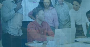 Ofisteki finansal veri işleme animasyonu için işbirliği yapan iş ekibi. Takım çalışması, işbirliği, analiz, strateji, beyin fırtınası