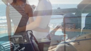 Güneşli bir günde okyanus manzaralı teknedeki insanların animasyonu. Tekne, macera, seyahat, boş zaman, gün ışığı, tatil