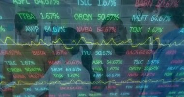 İş adamlarının ofiste tartıştığı borsa grafiklerinin animasyonu. Finans, yatırım, tartışma, veri, analiz, şirket