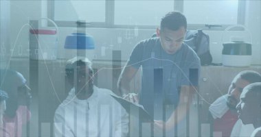 Koç ve futbolcuların soyunma odalarında kaydettikleri istatistik görüntüleri. teknoloji, dijital arayüz, spor ve yarışma konsepti dijital olarak oluşturulmuş görüntü.