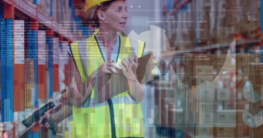 Depodaki stokları kontrol eden kadın işçilere karşı mali ve istatistiksel veri işleme. küresel finans ve iş kavramı