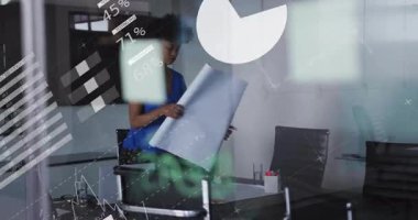 Belgeleri düzenlemek, küresel veri işleme animasyonuna sahip iş kadını. Şirket, analitik, teknoloji, yenilik, evrak işleri, yönetim