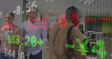 Modern ofis koridorunda yürüyen kişinin finansal verilerinin animasyonu. Finans, teknoloji, iş, analitik, şirket, yenilik
