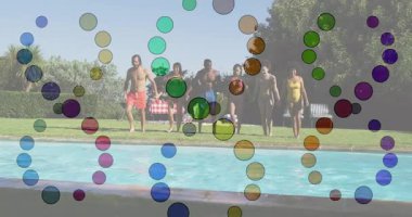 Renkli kabarcık animasyonlarıyla havuza atlayan bir grup arkadaş. Yaz, yüzme, havuz partisi, eğlence, açık hava, eğlenceli