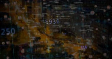 Gece görüşünde binaları kaplayan finansal verilerle şehir manzarasının animasyonu. Kentsel, şehir ışıkları, finans, ekonomi, gökdelenler, teknoloji