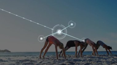 Plajda yoga yapan kadınlar ağ bağlantıları ile animasyon örtüşüyor. Meditasyon, sağlık, rahatlama, teknoloji, bağlantı, dijital