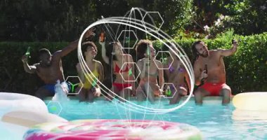 Okulda, çocuk dizüstü bilgisayarda dijital grafiklerle animasyon yaratıyor. Eğitim, teknoloji, yaratıcılık, dijital sanat, tasarım, öğrenim