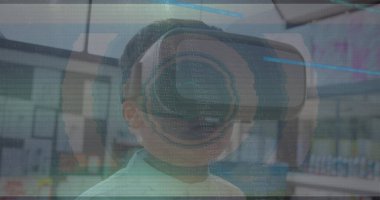 Arızalı bir çocuk ve VR kulaklık kullanan bir çocuğun görüntüsü. küresel veri işleme, iletişim, dijital arayüz, teknoloji ve ağ konsepti dijital olarak oluşturuldu.