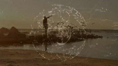 Okyanus yakınındaki kişi üzerinde bağlantı ve veri işleme animasyonu ağı. Teknoloji, bağlantı, fütüristik, dijital, iletişim, yenilik