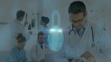 Dijital güvenlik kilidi ve parmak izi animasyonu ile çalışan doktorlar. Teknoloji, siber güvenlik, sağlık, yenilik, biyometri, koruma