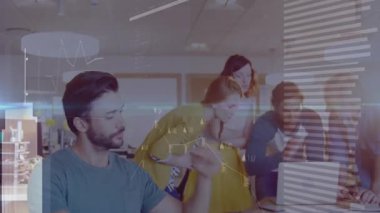 Ofisteki finansal veri işleme animasyonu için işbirliği yapan iş ekibi. takım çalışması, işbirliği, finans, analitik, teknoloji, kurumsal