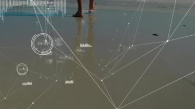 Islak kumda yürümek, dijital ağ animasyonu ile keşif yapmak. Teknoloji, keşif, bağlantı, keşif, yenilik, plaj