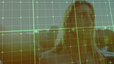 Şebeke, doğal ortamında dışarıda uzun saçı olan birinin animasyonunu örtüyor. teknoloji, fütüristik, açık hava, doğa, görselleştirme, grafik