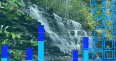 Orman arka planında dijital animasyon olan kayaların üzerinden akan şelale. Doğa, çağlayan, dijital efektler, manzara