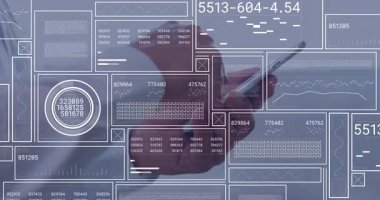 Dijital arayüzle etkileşim, karmaşık veri grafiklerinin el yapımı animasyonu. Teknoloji, veri görselleştirme, yenilik, analitik, dokunmatik ekran, bilgi