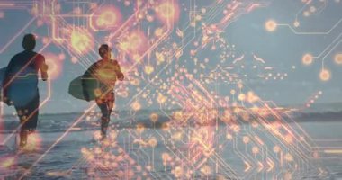 Okyanusa doğru koşan, dijital devre desenleri üzerinde animasyon olan sörfçüler. Sörf, teknoloji, macera, yenilik, plaj, spor