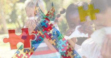 Çocukların burunlarını sildikleri renkli yapboz parçaları. otizm, öğrenme güçlüğü, destek ve farkındalık kavramı dijital olarak oluşturulmuş görüntü.