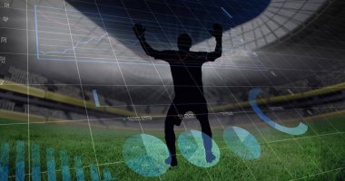 Spor stadyumundaki futbolcuların üzerinde grafik ve veri işleme görüntüsü. spor, rekabet, küresel iletişim ve dijital arayüz kavramı, dijital olarak oluşturulmuş görüntü.