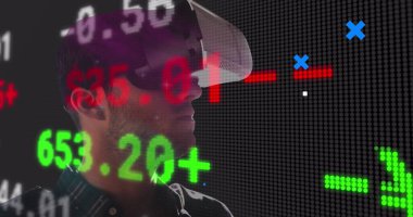 Borsa, istatistiksel veri işleme ve VR kulaklık takan adamın soyut şekilleri. eğlence ve teknoloji konsepti