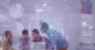 Toplantıdaki iş adamları üzerinde saat, istatistik ve veri işleme resmi. küresel iş, veri işleme ve dijital arayüz kavramı dijital olarak oluşturulmuş görüntü.