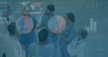 Muayene sırasında çeşitli kadın ve erkek doktorların grafikleri ve verileri. tıp, sağlık, ekonomi ve teknoloji kavramı. ,.