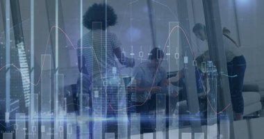 Ofisteki çeşitli iş adamları üzerinde finansal veri işleme görüntüsü. küresel iş, finans ve dijital arayüz kavramı dijital olarak oluşturulmuş görüntü.