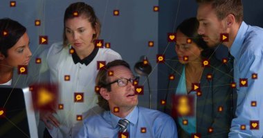 İş adamları üzerindeki simgelerle olan bağlantı ağının resmi. küresel bağlantılar, iş dünyası, dijital arayüz, teknoloji ve ağ konsepti dijital olarak oluşturulmuş görüntü.