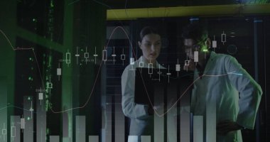 Veri işleme görüntüsü, çeşitli erkek ve kadın bilgisayar sunucularıyla dizüstü bilgisayar mühendisliği yapıyor. veri işleme, bulut hesaplama konsepti ve teknoloji konsepti dijital olarak oluşturulmuş görüntü.