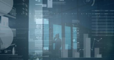 Kafkas iş kadınının ofisinde akıllı telefondan konuştuğu veri işleme görüntüsü. küresel iş, finans ve dijital arayüz kavramı dijital olarak oluşturulmuş görüntü.