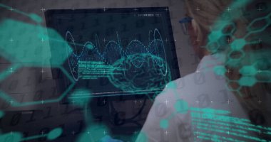 Bilgisayar kullanan beyaz kadın yerine beyinle dijital arayüz görüntüsü. dijital arayüzler kavramı ve bağlantılar konsepti dijital olarak oluşturulmuş görüntü.