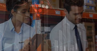 Depoda çalışanların mali veri işleme görüntüsü. küresel sevkiyat, dağıtım ve bağlantılar konsepti dijital olarak oluşturuldu.