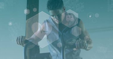 Beyazların spor salonunda egzersiz yapması üzerine kurulmuş bir ikon ağı. Spor, bağlantılar ve veri işleme kavramı dijital olarak oluşturuldu.