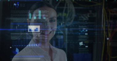 Bilgisayar sunucusuyla dizüstü bilgisayarı olan beyaz kadın üzerinde veri işleme resmi. veri işleme, bulut hesaplama konsepti ve teknoloji konsepti dijital olarak oluşturulmuş görüntü.