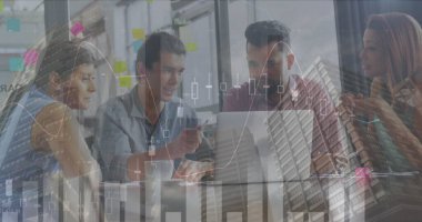 Ofiste teknolojiyle çalışan çeşitli iş adamlarının finans verilerinin görüntüsü. finans, ekonomi, iş, işbirliği ve teknoloji konsepti dijital olarak oluşturulmuş imaj.